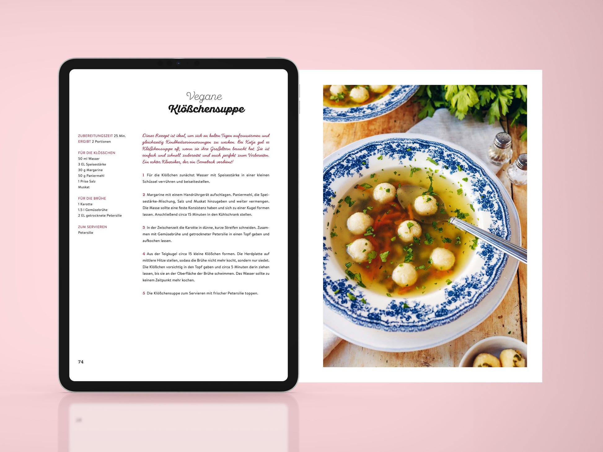 Innenseite des Kochbuchs ‚Deutsche Küche Vegan‘ mit Rezepttext links und Bild der veganen Klößchensuppe rechts
