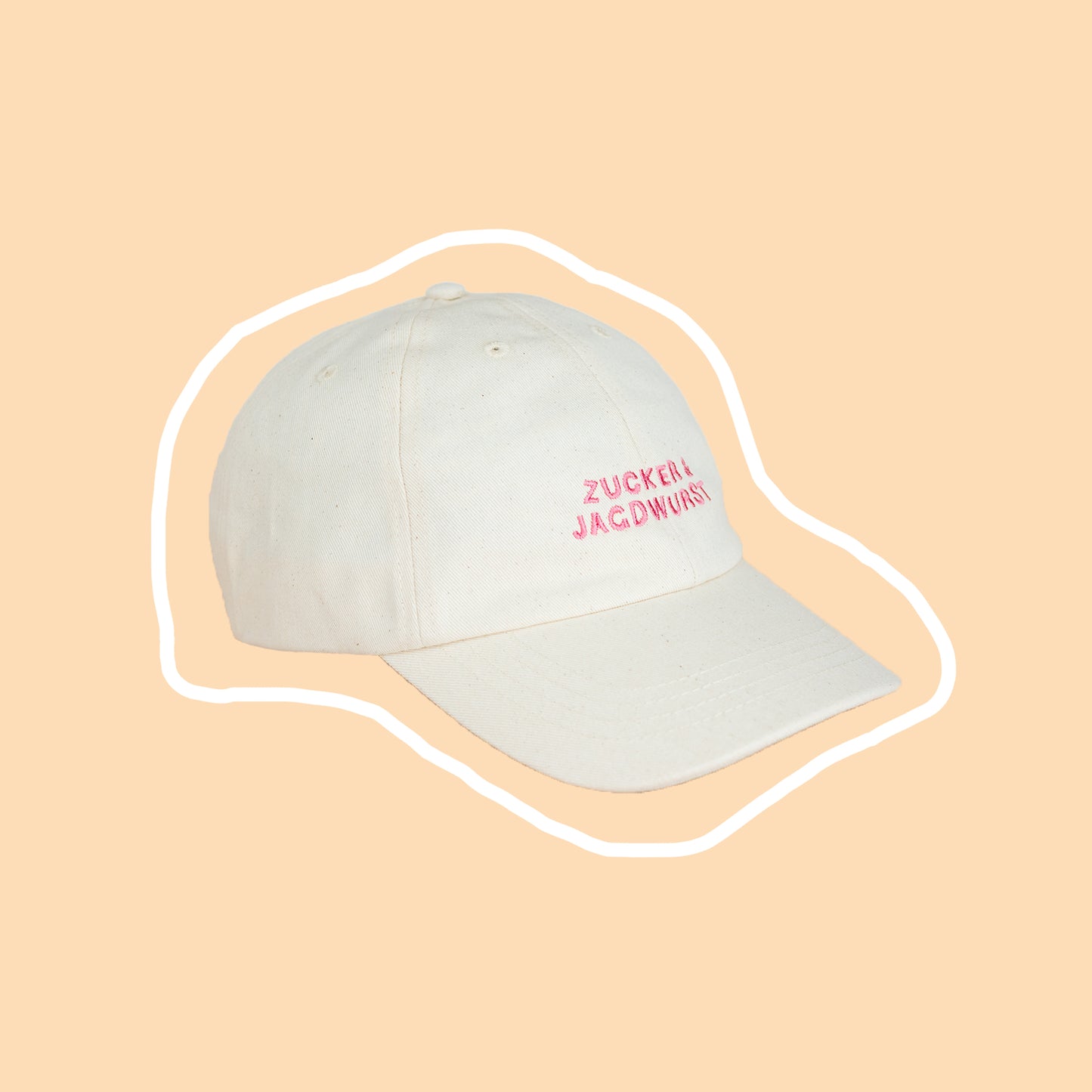 Seitliche Ansicht einer weißen Kappe mit pinker Stickerei ‚Zucker & Jagdwurst‘